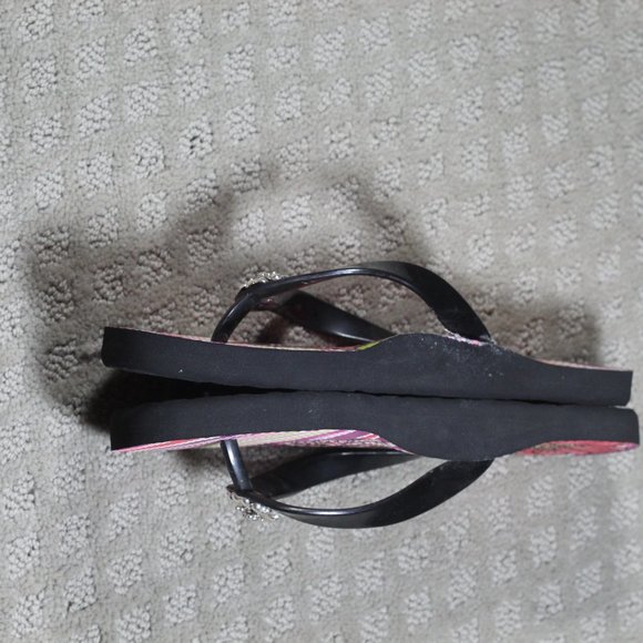 Brighton Size 7/8 Floral Flip Flops with Silver-toned Flower Accent - Picture 3 of 6